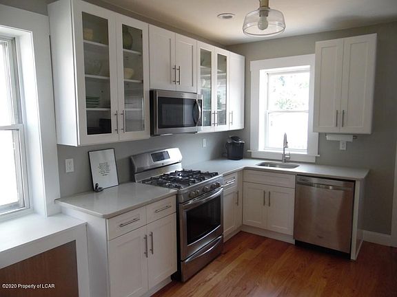 2nd image of 160 E 4th St