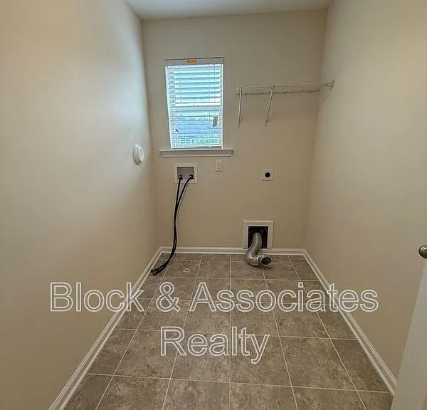 238 Begen St — Photo 21