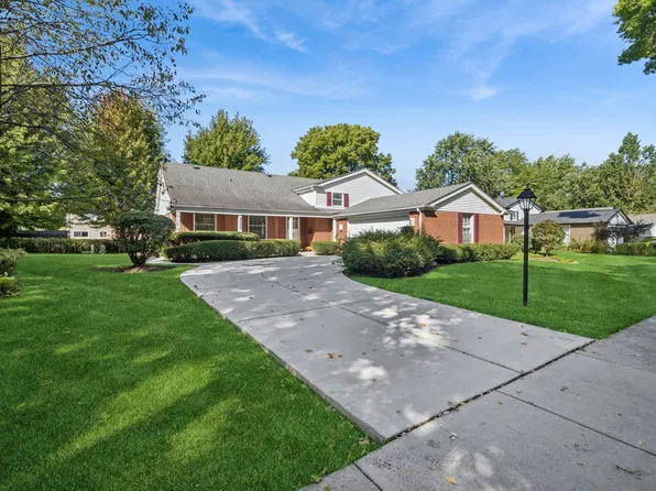 3220 N Volz Dr W, Arlington Heights, IL 60004