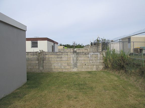 4th image of Jardines De Yabucoa Calle Italia  M-119 #M-119