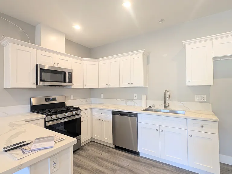 934 E 7th Ave #1 — Photo 8