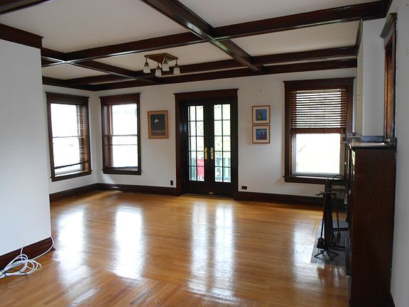 3rd image of 940 W Gunnison St #3