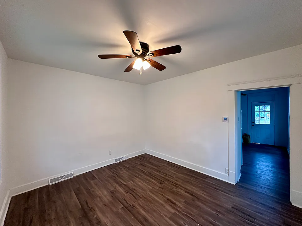 1102 1/2 Pollock Ave