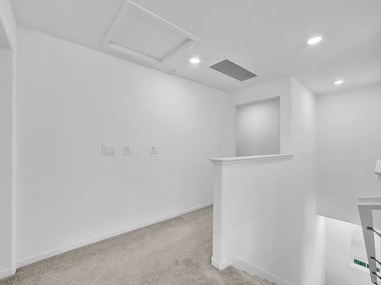 4562 Butterfly Ridge Dr — Photo 24