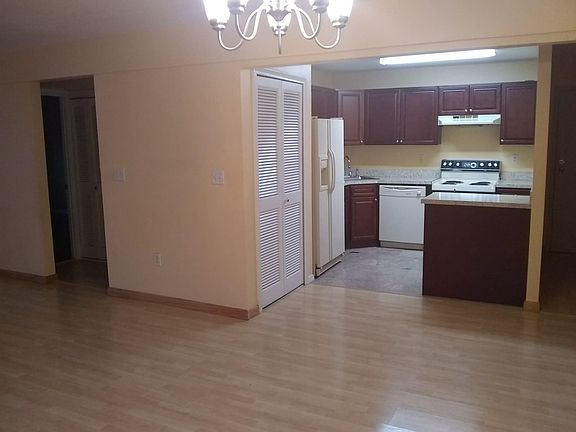 4th image of 1109 Twin Circle Dr