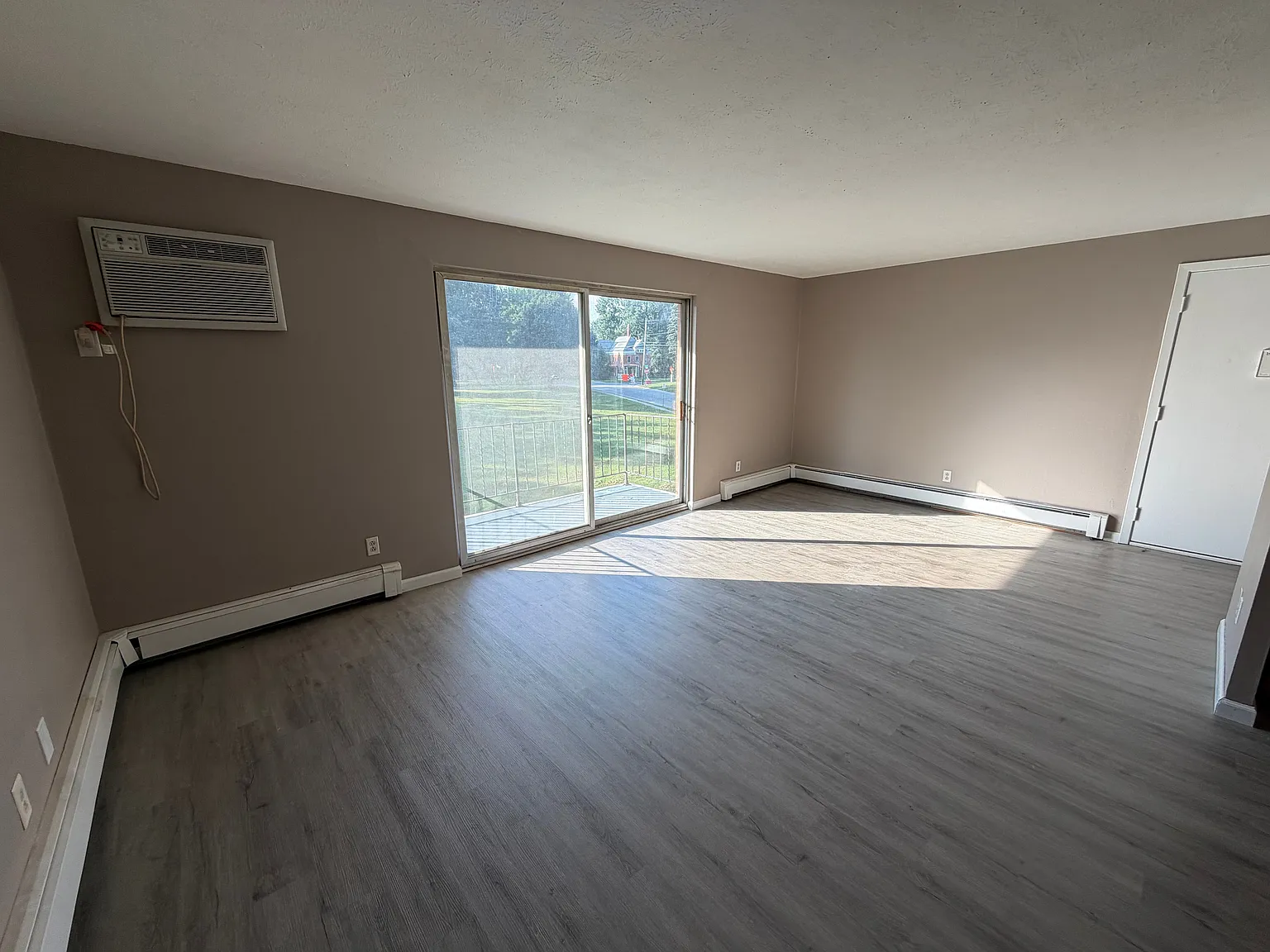 2 bed, 1.0 bath, 1000 sqft, $1,100 — Photo 2