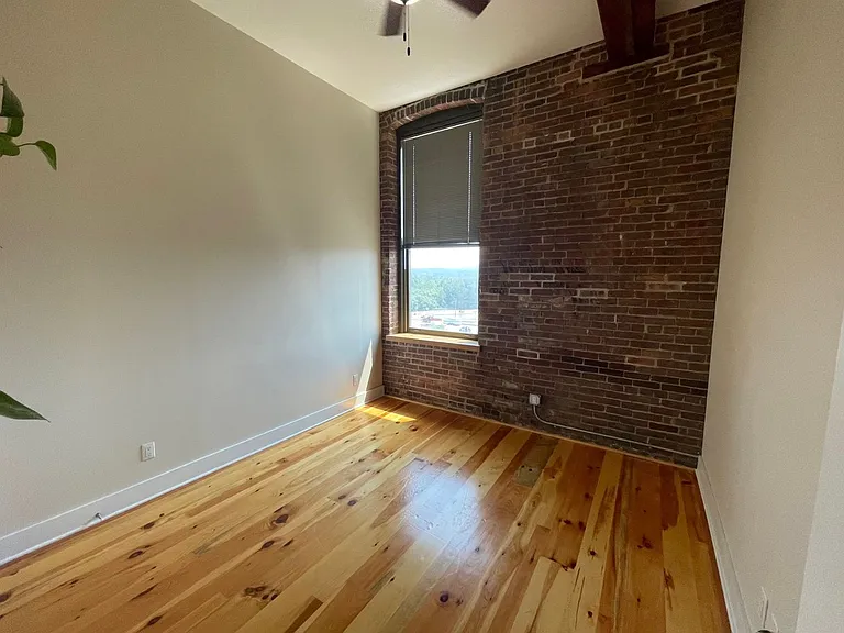 1 Bedroom 1 Bathroom Luxury Apartment in Cohoes — Photo 18