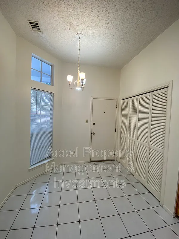 3 bed, 2.0 bath, 1485 sqft, $1,400 — Photo 4