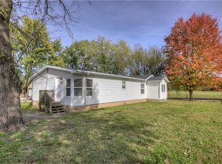 705 N Cayuga St, Frontenac, KS 66763