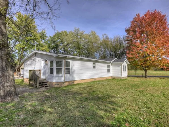 705 N Cayuga St, Frontenac, KS 66763