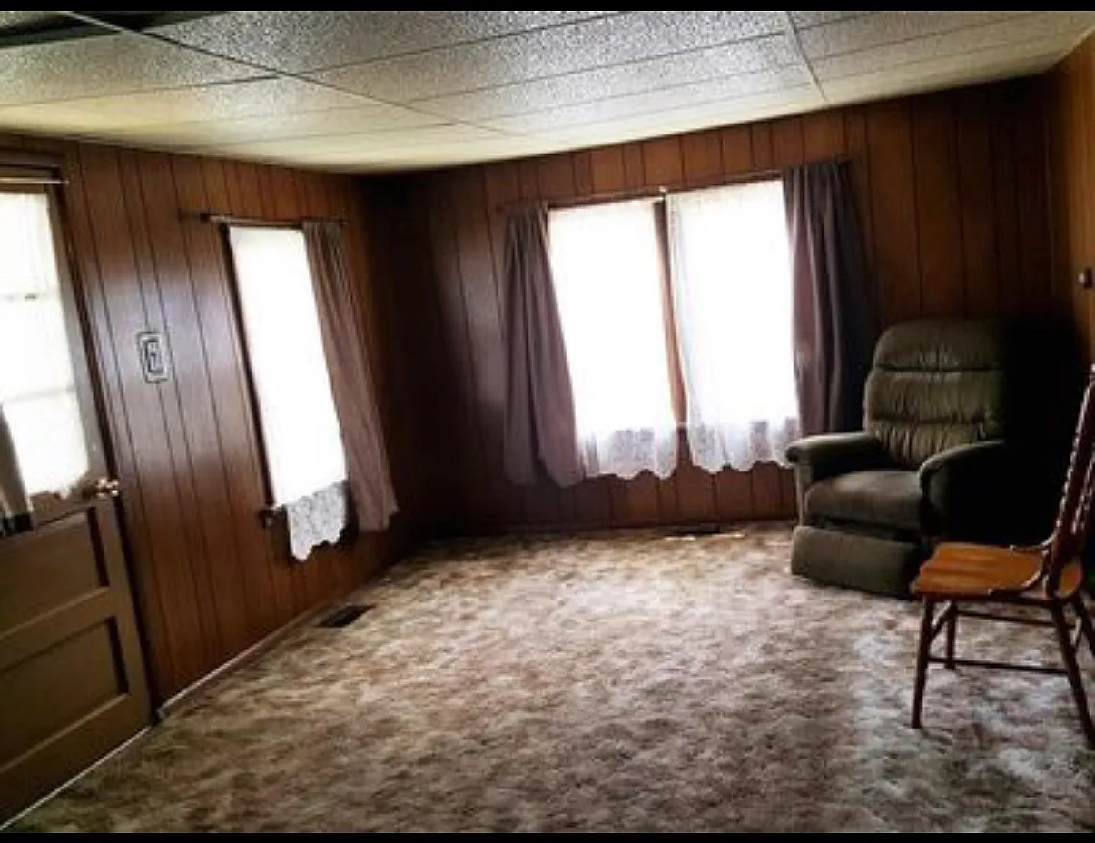 2 bed, 1100 sqft, $1,300 — Photo 2