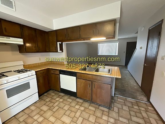 2nd image of 1621 Farmington Ave APT 4