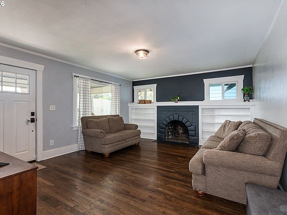3rd image of 2310 Columbia Blvd