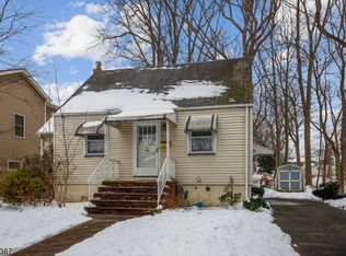 4 Commonwealth Rd, Kenilworth, NJ 07033