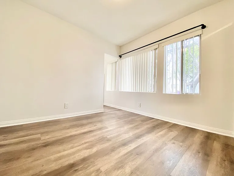 2116-2118 E Cesar E Chavez Ave — Photo 12