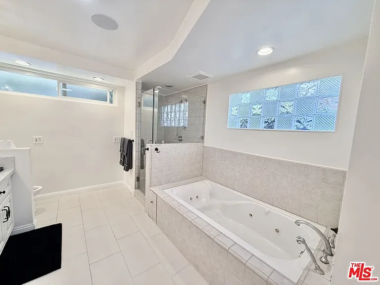 6605 S Sherbourne Dr — Photo 28
