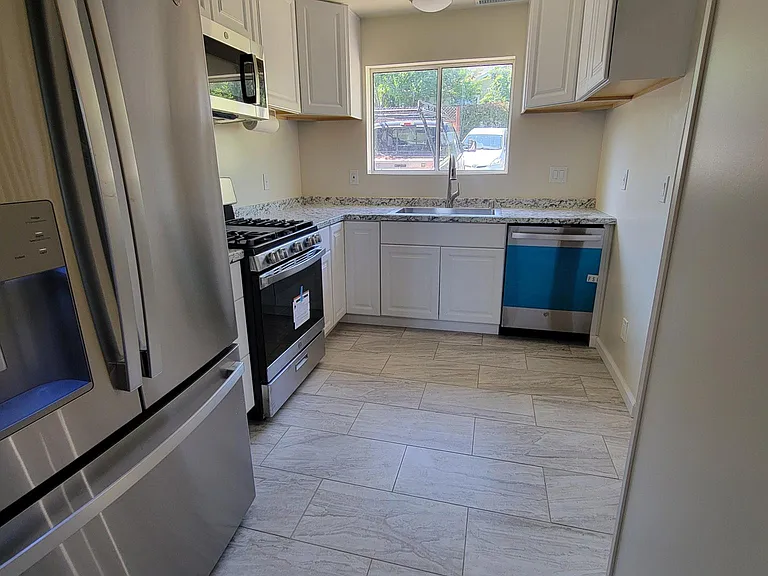 325 Alta St — Photo 2