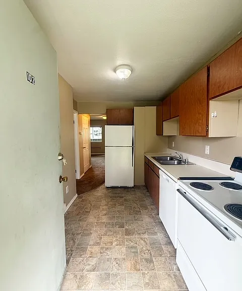 637 Pleasant Ave — Photo 18