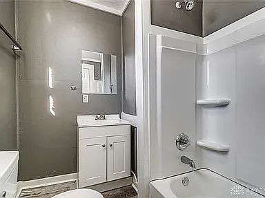 3rd image of 810 Innisfallen Ave
