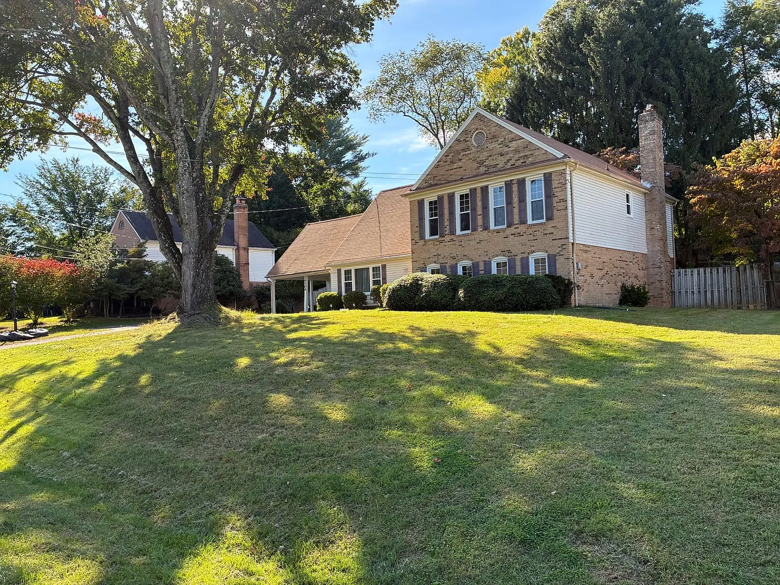 4 bed, 2432 sqft, $4,300 — Photo 2