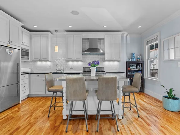 204 N St #2, Boston, MA 02127