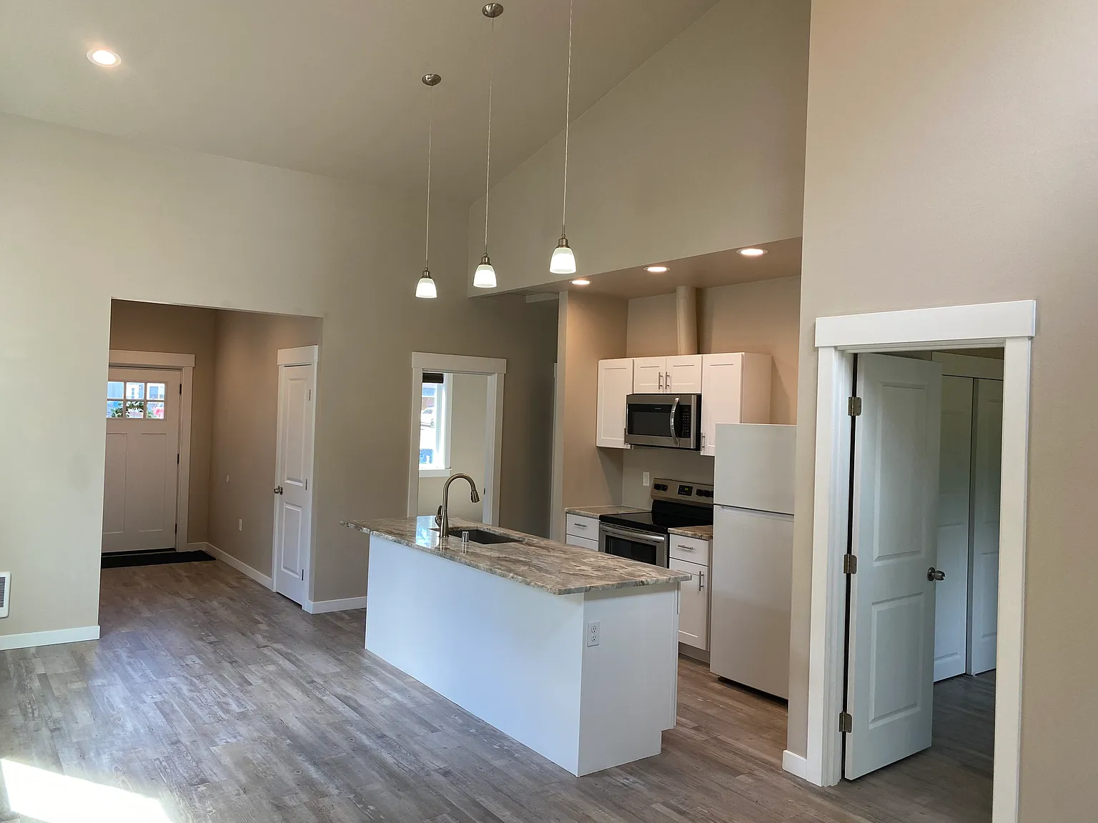758 Point Brown Ave SE — Photo 2