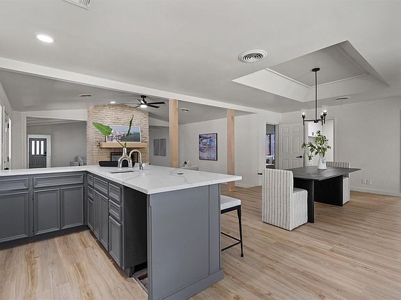 4th image of 703 Parkway St