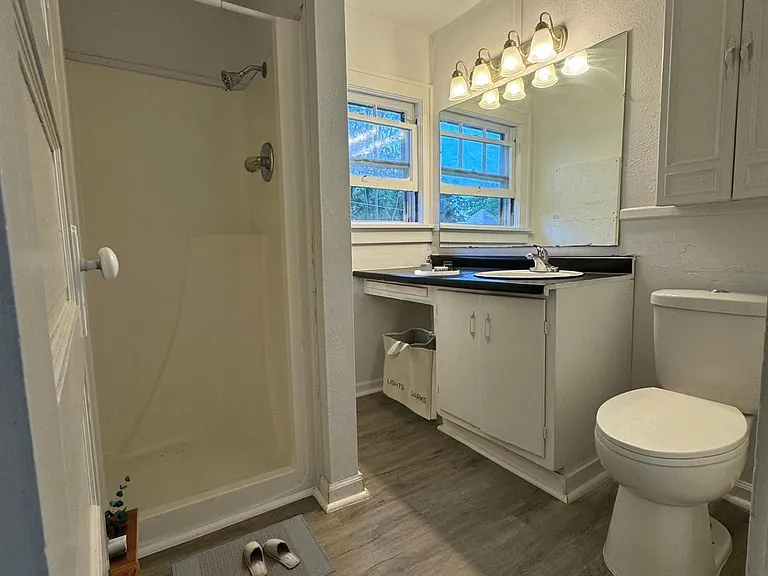 701 E Walnut St #D — Photo 8