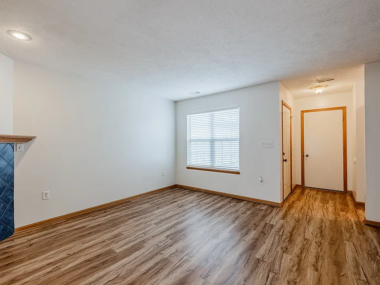 410 W Todd Cir — Photo 3