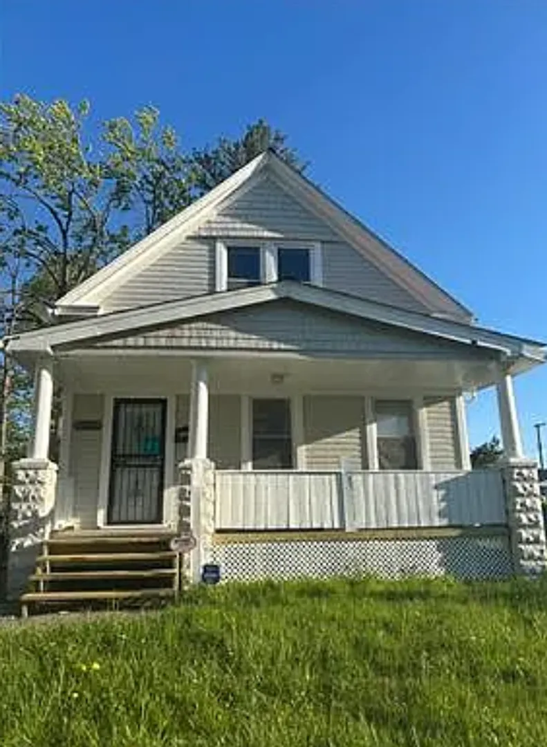 Charming 4-Bedroom Property in Prime Location — Photo 1