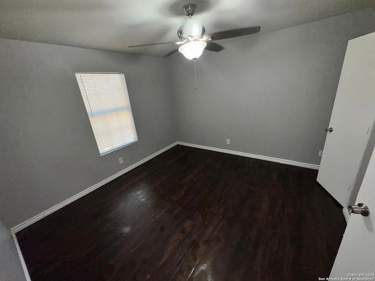 3 bed, 1.0 bath, 800 sqft, $1,000 — Photo 4