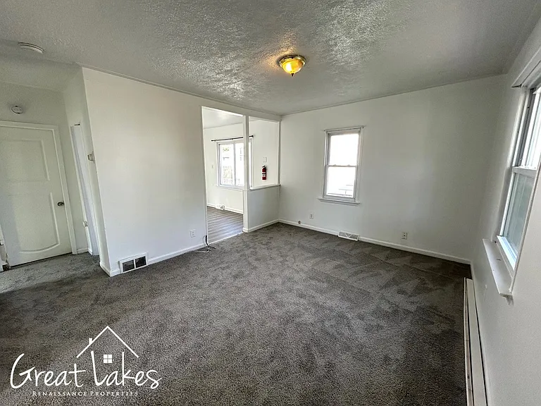 8428 Timken Ave — Photo 9