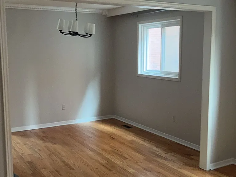 2441 Strathmore Cres — Photo 3