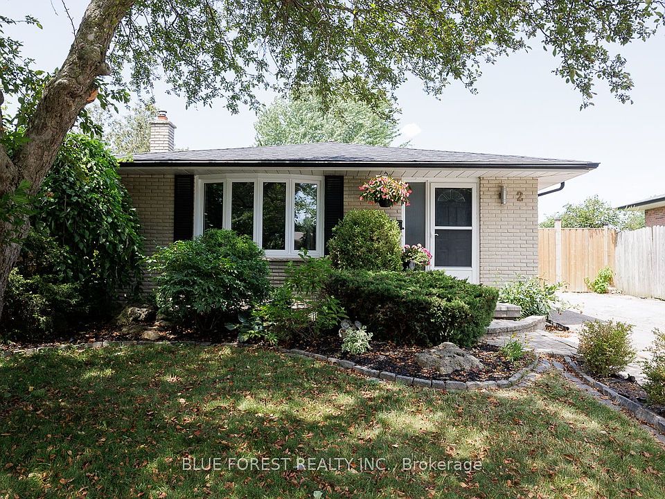 1st image of 2 Surrey Cres