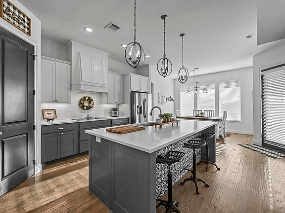 2nd image of 129 Southern Ct