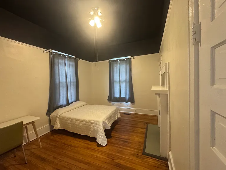 130 Clisby Pl — Photo 8