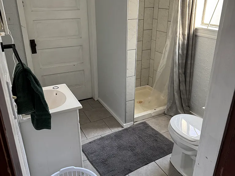 225 W Apache St — Photo 6