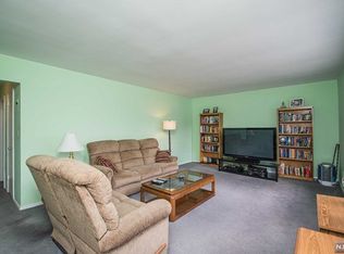 265 Bogert Rd APT 2B, River Edge, NJ 07661