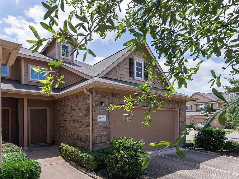 1139 Lexington Grove Dr — Photo 2