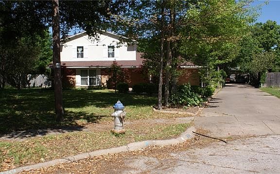 2nd image of 2929 Linden Lea