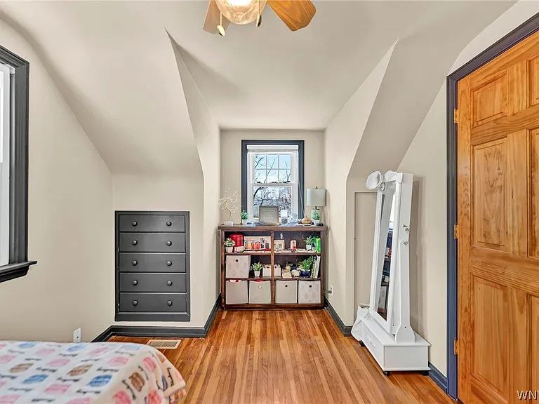 252 Royal Pkwy E — Photo 22