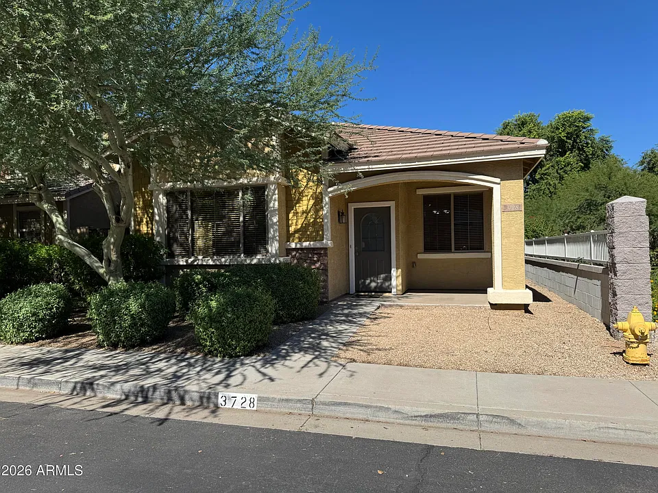 3728 E Kerry Ln