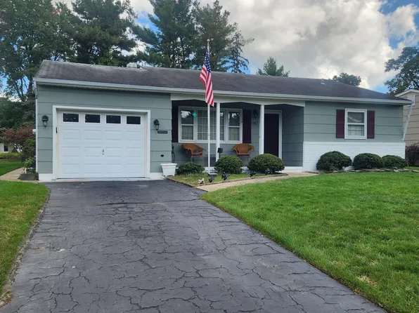 947 Edgebrook Drive N, Toms River, NJ 08757