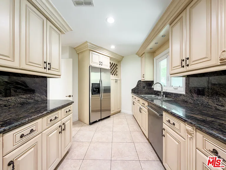 1094 Garden Ln — Photo 53