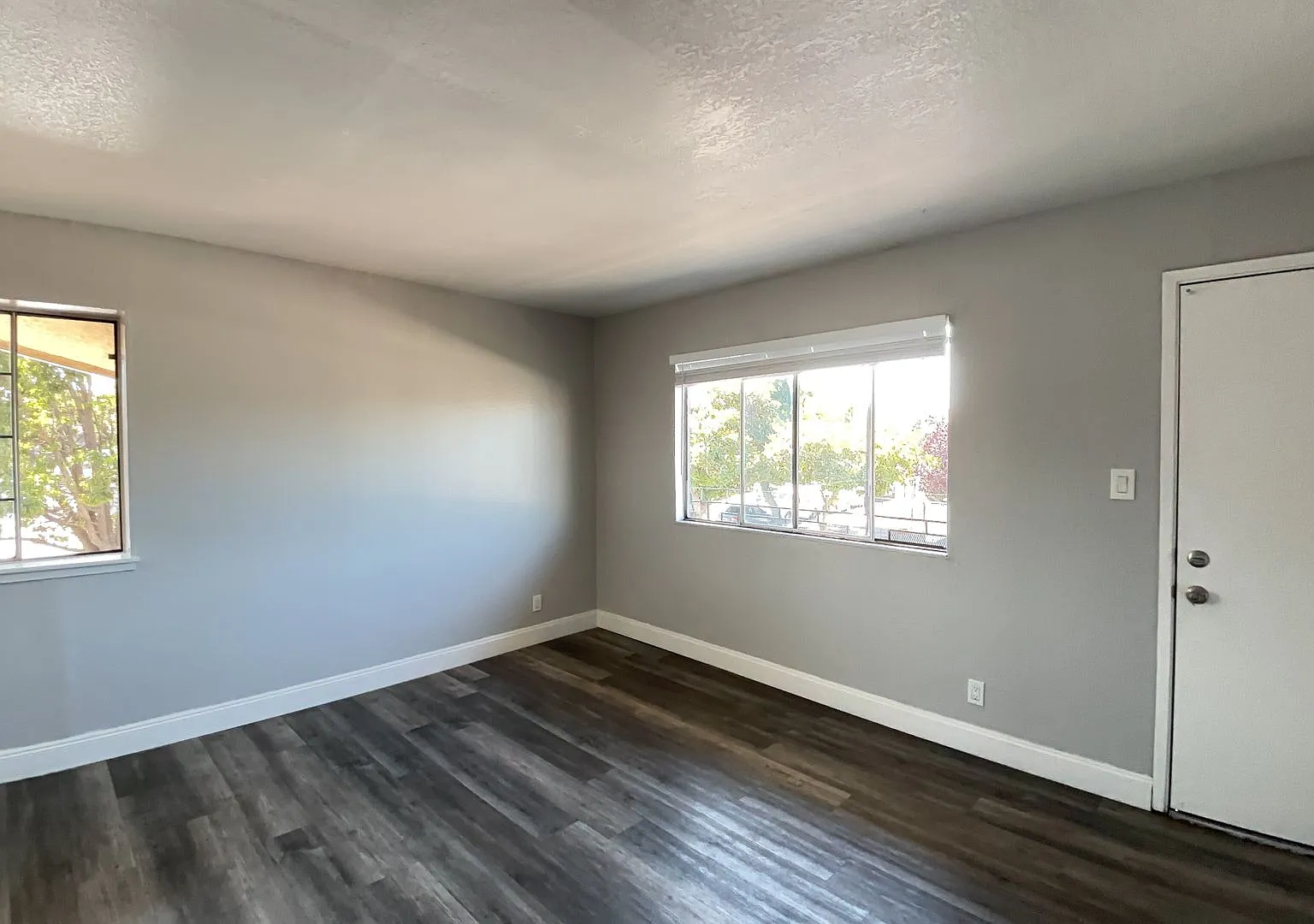 2 bed, 850 sqft, $2,200 — Photo 3