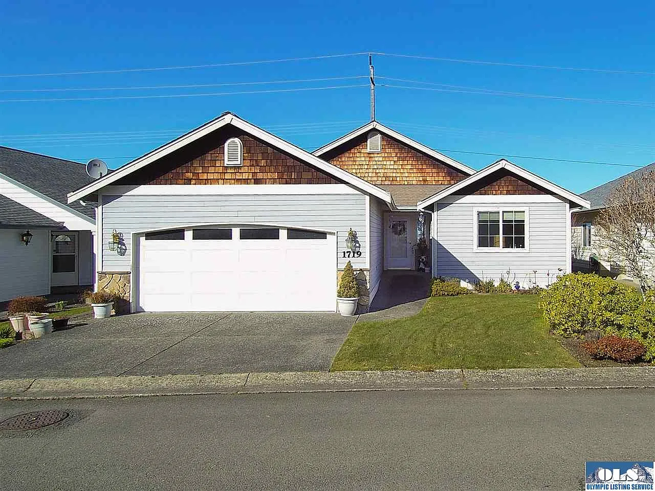 1719 E Lambert Ln photo 1