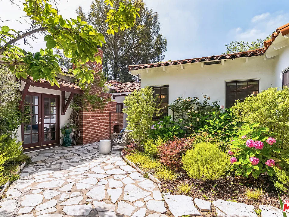 451 Veteran Ave