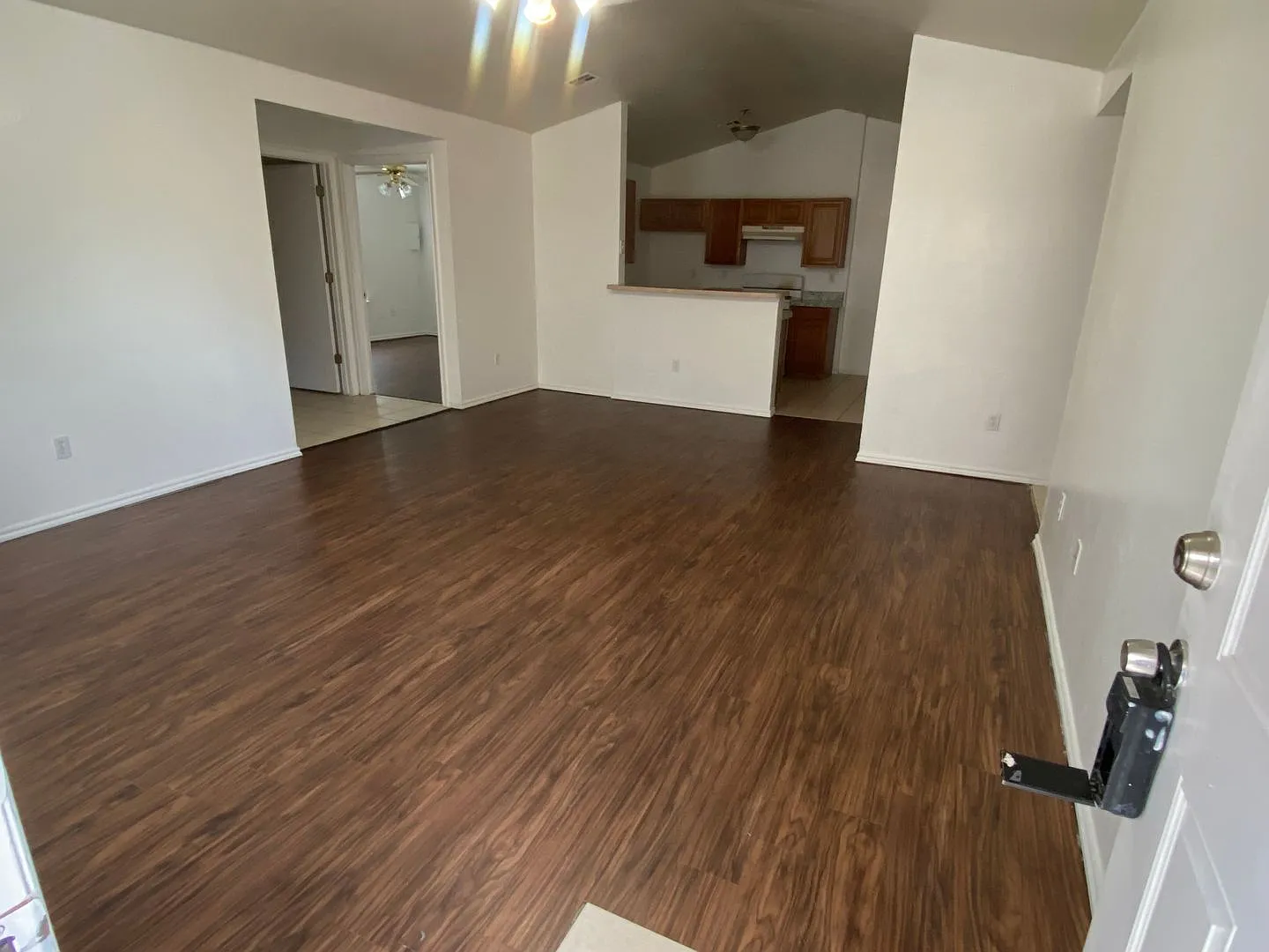 4 bedroom 2 bath — Photo 2