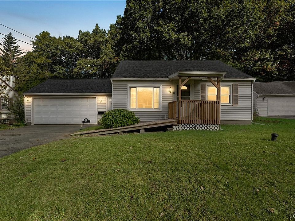 1st image of 19 Pine Ridge Cir