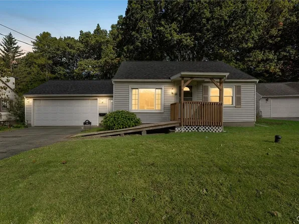 19 Pine Ridge Cir, North Syracuse, NY 13212